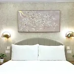 아파트 Rosalina Residences 비르키르카라